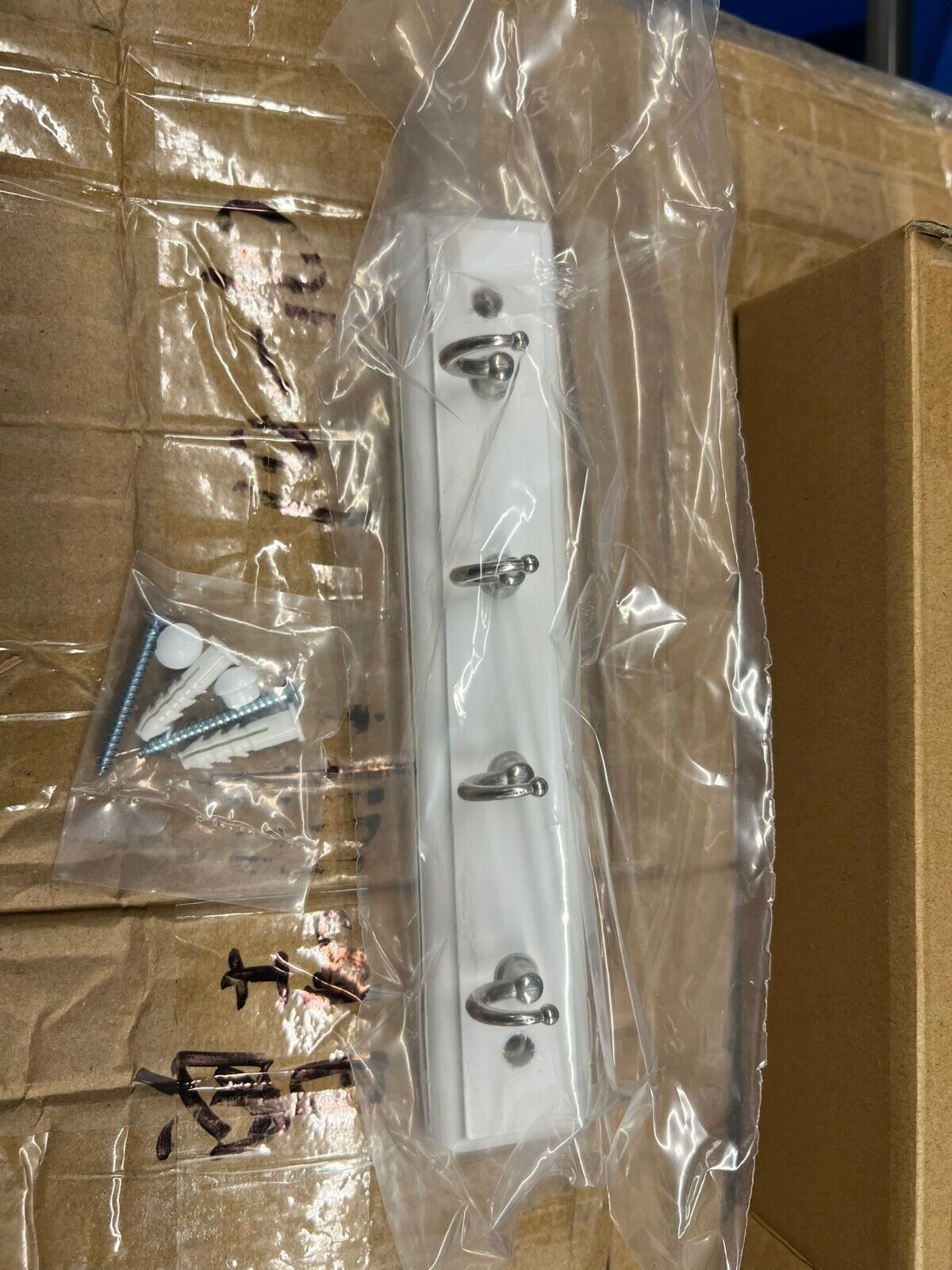 4 Hooks Coat Robe Hat Clothes Wall Mount Hanger Towel Rack Holder Key Organizer we ship only inside the US, USPS First Class Package 2 Day Handling , 2-5 Day Shipping. 9" Key Rail with 4 Hooks Rack, Wall Mount Key Rack Hanger Holder 4 Hook Chain Storage K