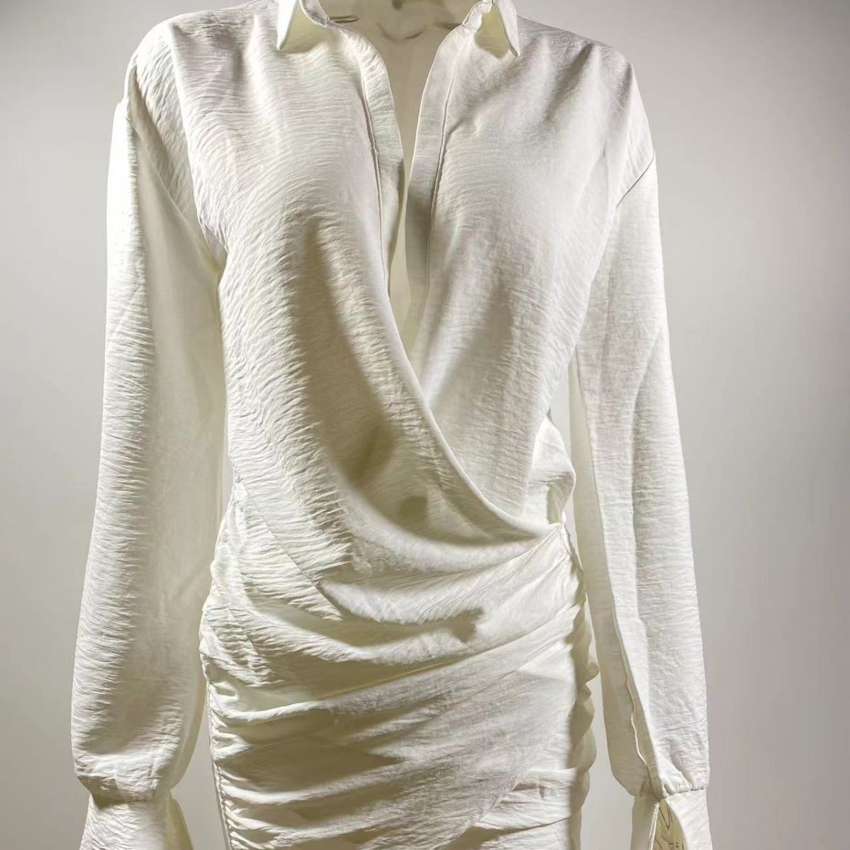 White Long-sleeved V-neck Shirt Sexy INS Fashion Linen Short Dress For Women Product information: Material:cotton+linen Style:Fashion Simple Features:Solid color Color:picture color Size Information: Note: 1. Asian sizes are 1 to 2 sizes smaller than Euro