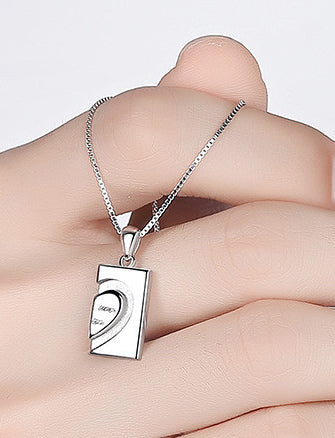 Silver Necklace Qixi Couple Love Buckle Product information: Color: D074 women (single pendant),D074 men (single pendant),D074 women use 0.8mm 45cm box chain, D074 men use 1mm 45cm box chain, D074 men use 1mm 50cm box chain Applicable occasions for gifts:
