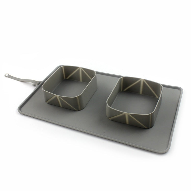Pet Bowl Silicone Folding Pet Bowl Product color: mint green gray Applicable pets: cats dogs Expanded size: length 39cm width 23.5cm height 5cm folded size: length 24cm width 5cm height 5cm Packing size: 25.5cm 5.5cm 5.5cm Shipping standard: folding doubl