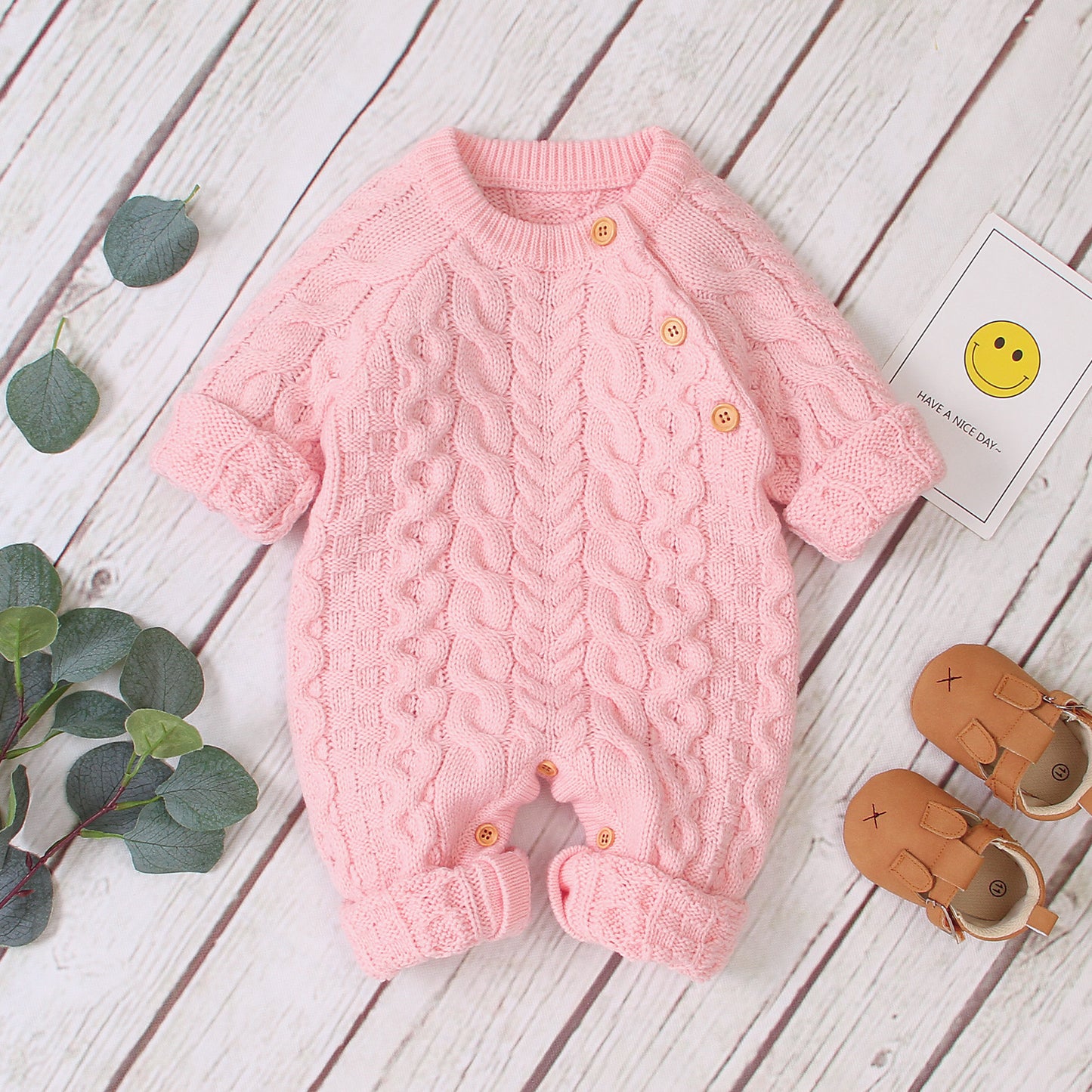 Knitted solid color baby jumpsuit Applicable gender: neutral Sleeve length: long sleeve Whether hooded: not hooded Fabric name: acrylic Closed style: single-breasted size Clothing length bust Hips Sleeve Length Foot width Recommended height 70 54 25 27 30