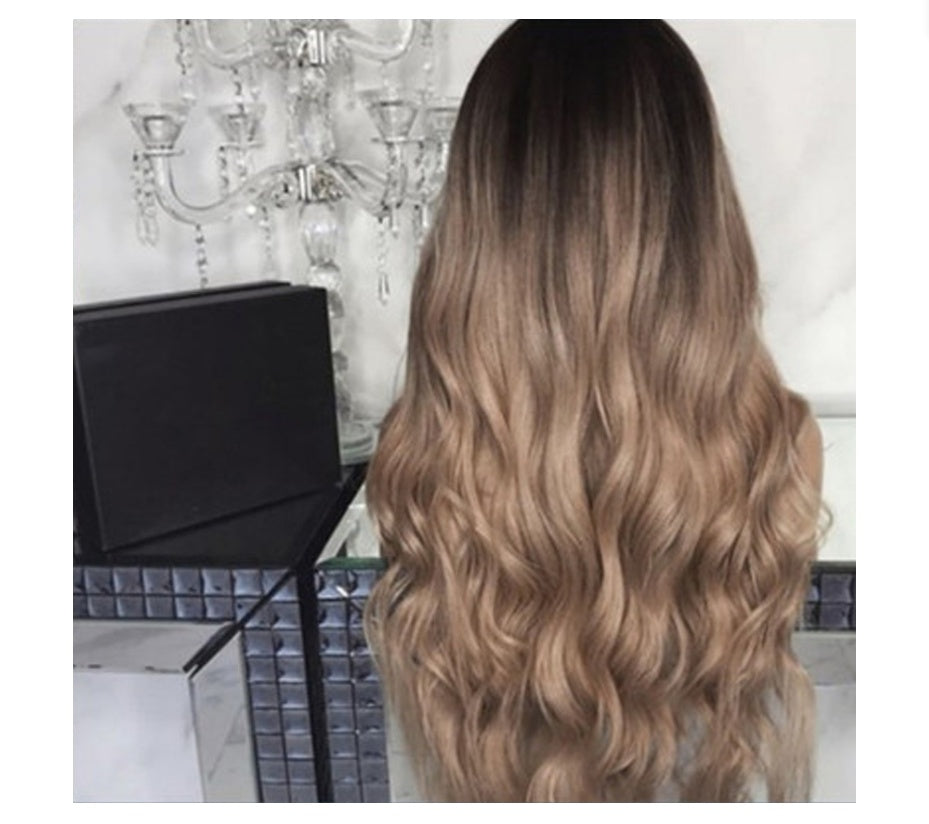 European and American ladies mid-wigs Product Name: European and American ladies' gradient long curly hair Product material: imported matte high temperature silk (Korean silk) Product intranet: high-end rose intranet Product color: model picture color Pro