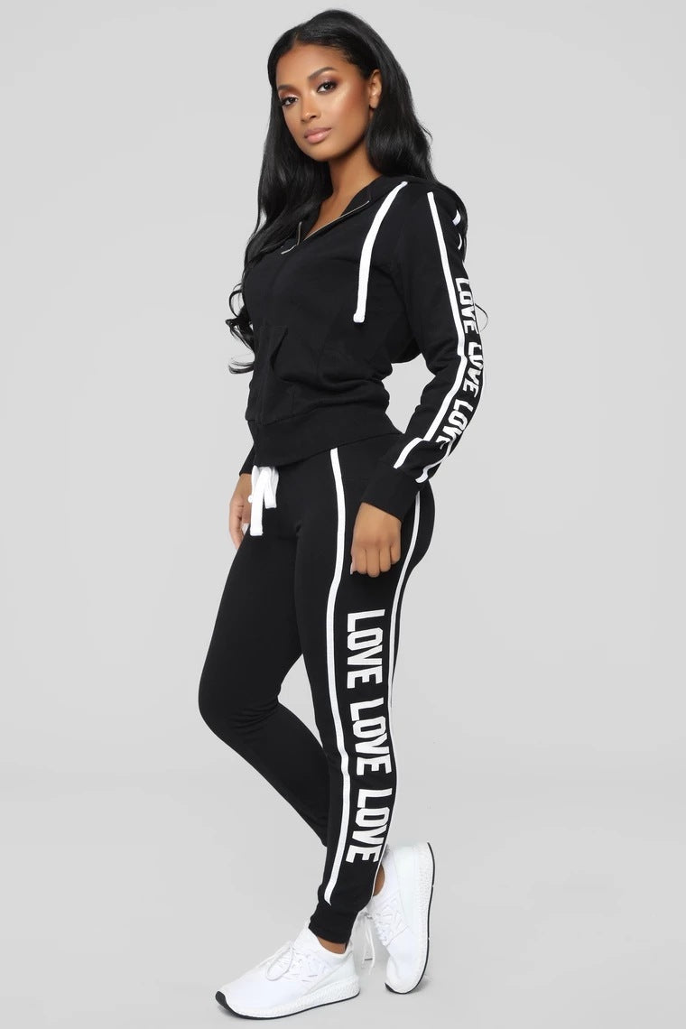 New sports and leisure suits size shoulder Length bust waist Hips Pants length S 37 54 88 66-86 98 96 M 38 55 92 68-88 102 97 L 39 565 96 70-82 106 98 XL 40 7 100 72-84 110 99 XXL 41 58 104 74-86 114 100 1. Asian sizes are 1 to 2 sizes smaller than Europe