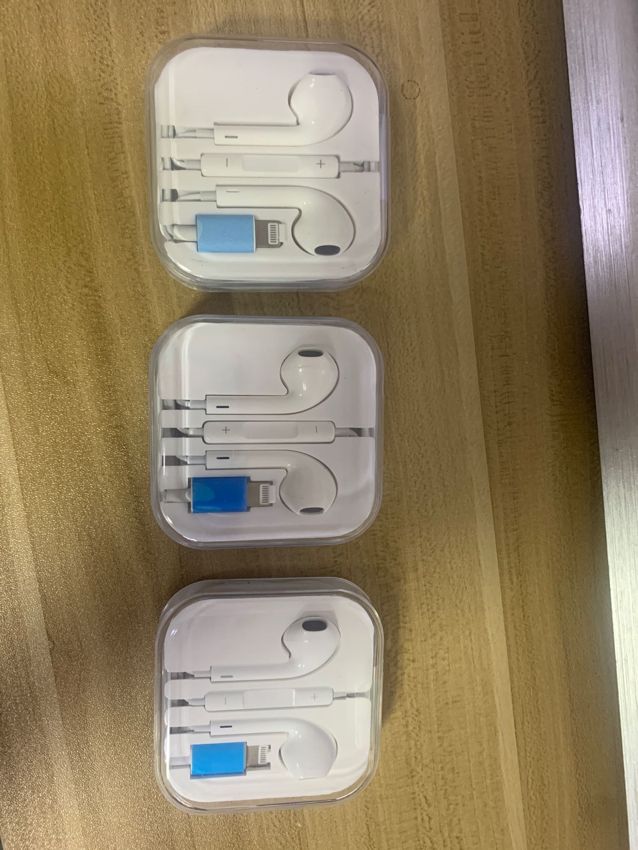 Automatic pop-up Bluetooth headset Wearing style: in-ear Plug type: straight plug type Model: the TC Type: earphone, headset Headphone output audio source: universal Wireless or not: wired headphones Plug diameter: lightning Automatic pop-up Bluetooth hea