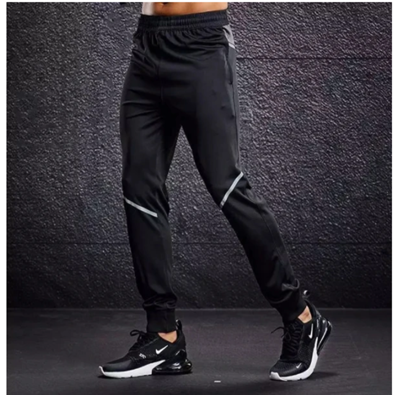 Loose leggings casual pants Function: moisture wicking, quick drying, breathable Size: MLXL 2XL 3XL 4XL Clothing version: tight Clothing style details: patch pocket light version embroidery Sex: Male Sports outdoor projects: sports and leisure Sports Seri