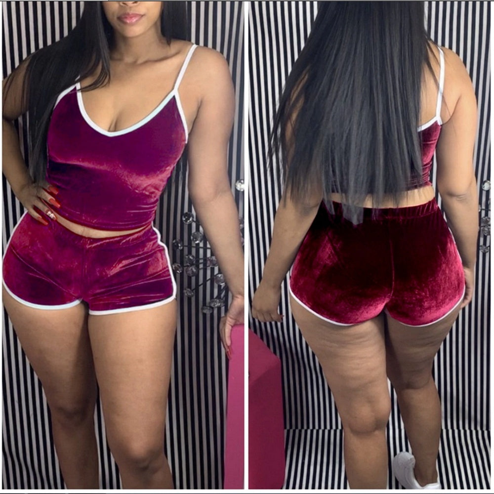 Super Soft Velvet Two-piece Shorts Nightclub Outfit Product information: Pattern: plain Style: pants suit Top style: vest Top sleeve length: sleeveless Pants style: straight pants Pants length: shorts Main fabric composition: polyester fiber (polyester) T