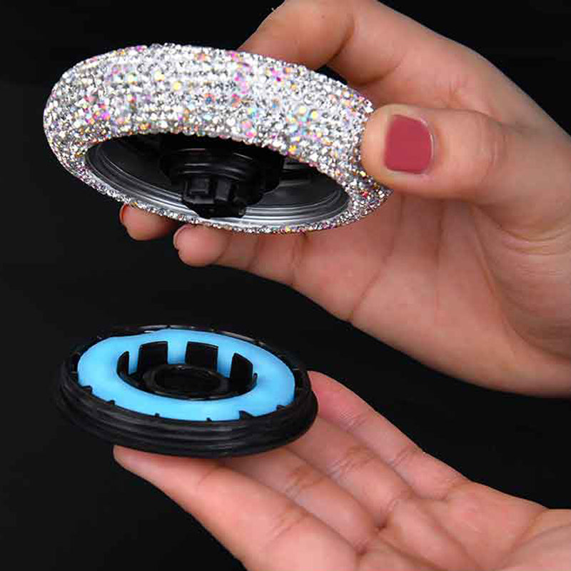 Crystal Diamond Car Air Freshener Perfume Accessories Car Decoration Solid Perfume Product Information Product Name: Diamond-encrusted UFO Car Perfume Holder Aromatherapy Metal UFO Aromatherapy Holder Size: outer ring diameter 9cm, top diameter 4.3cm, hei