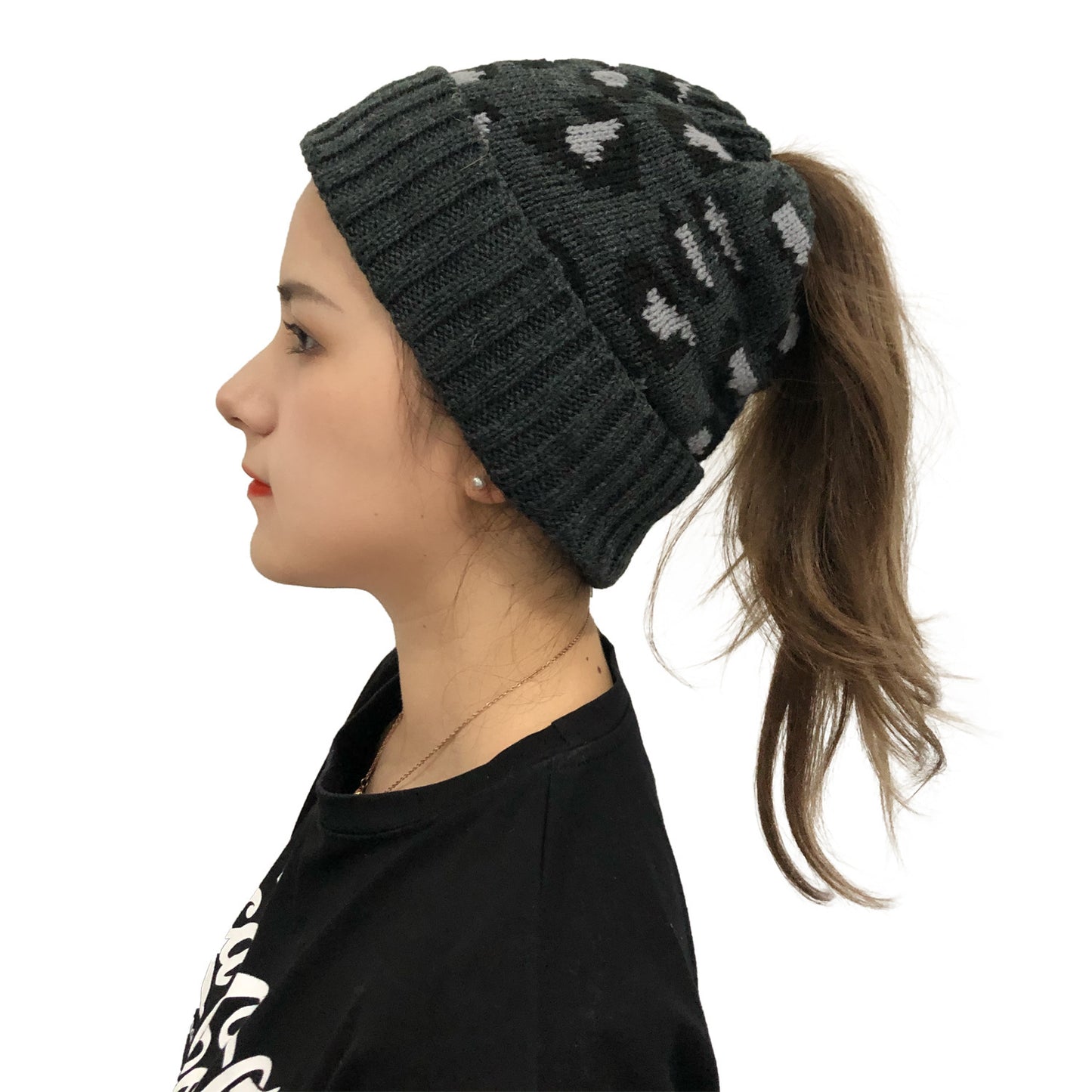 Leopard Jacquard Ponytail Knitted Woolen Hat Product Information: Supply ca tegory: Spot Product Category: Knitted Hat Applicable gender: Female Material: Wool Style: European and American Weaving method: Plain weave Processing method: Jacquard Popular el