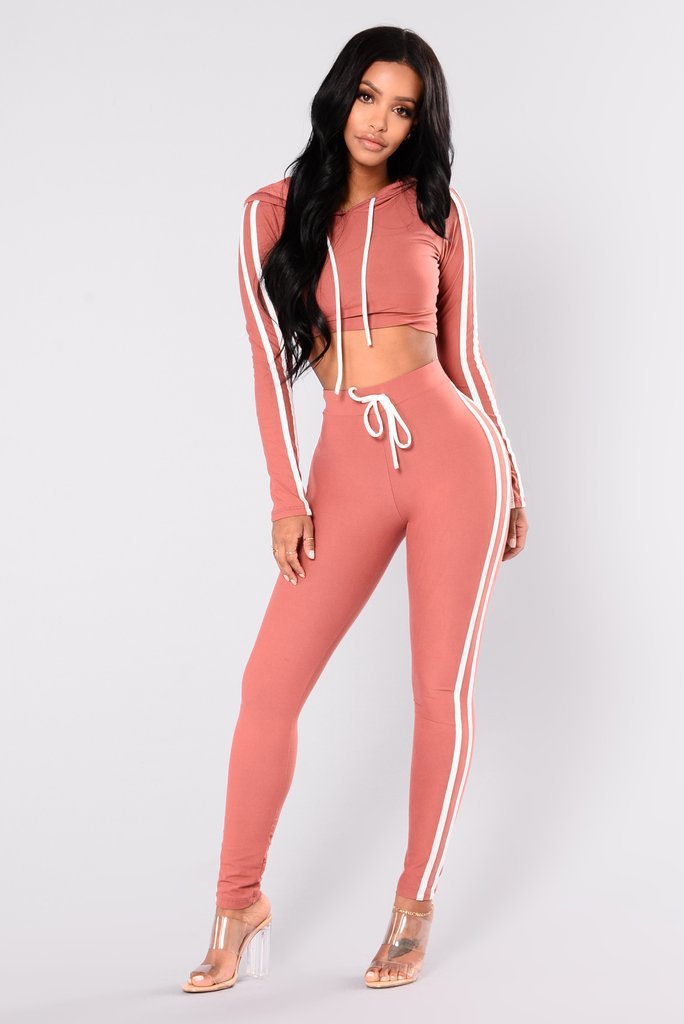 Women Ladies Tracksuit Crop Top Hoodies Sweatshirt Pants Sets Slim Wear Casual Suit Overview: Made of comfortable material, comfortable to wear. There are 2 colors and 4 sizes to choose. Note: 1. Asian sizes are 1 to 2 sizes smaller than European and Amer
