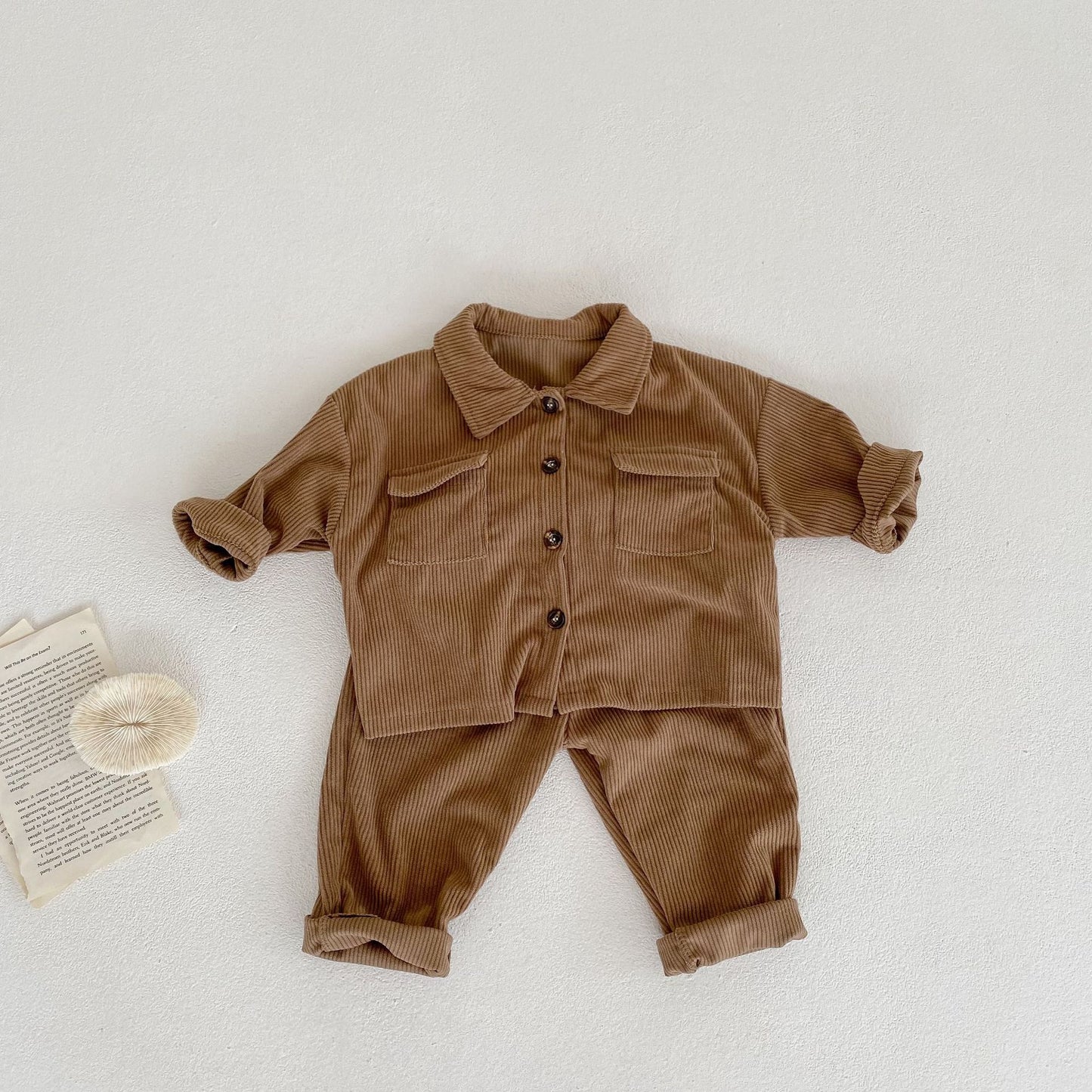 Spring And Autumn Infant Boys And Girls Baby Lapel Cardigan Coat Pants Corduroy Two-piece Set Product information: Pattern: solid color Color: khaki, green, brown Pants length: trousers Suitable height: 80cm,90cm,100cm,110cm,120cm Suit type: blouse and pa