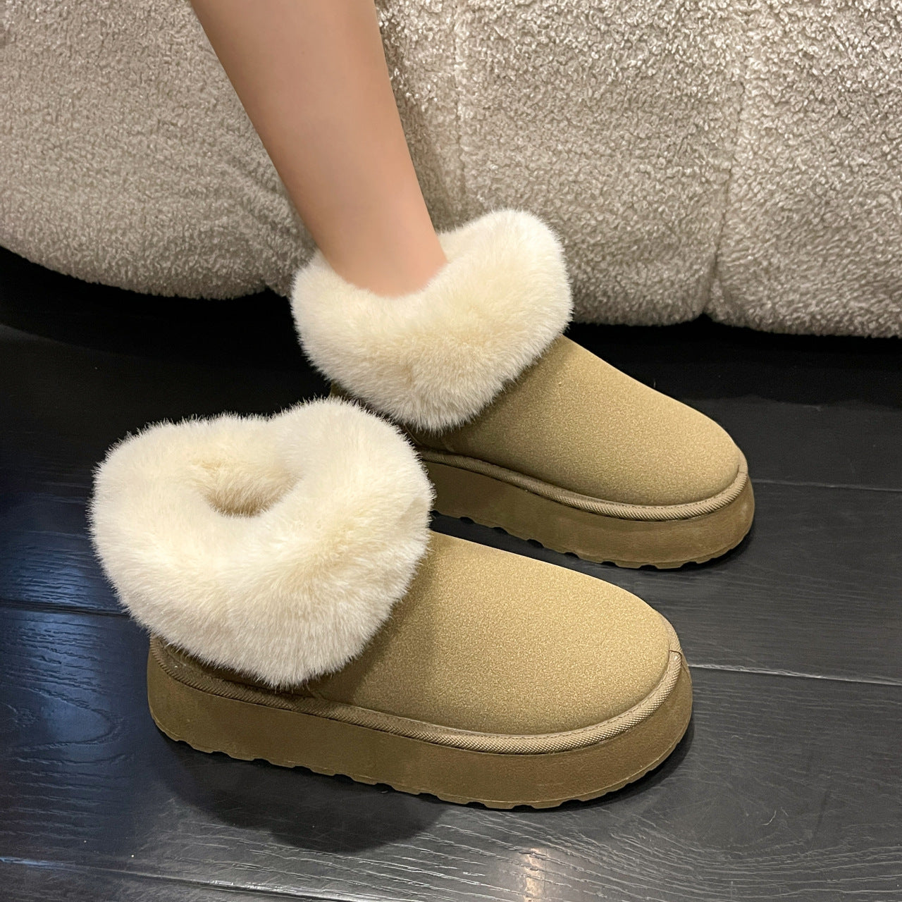 Korean Version Round Toe Slip-on Short Snow Boots Product information: Pattern: solid color Lining material: Short Plush Color: yellow, black, khaki Upper height: tall crown Processing Method: sticky leather Heel height: low heel Socks length: low tube He