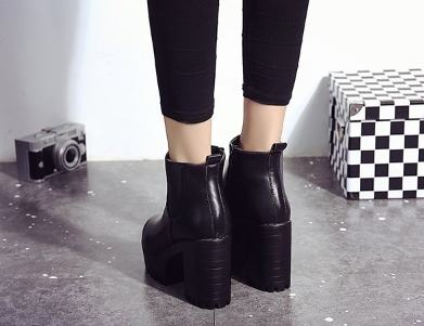 Waterproof Platform Plush Women's Boots With Round Toe Martin Product information: Pattern: solid color Lining material: imitation leather Color: Black Heel height: high heel (6-8CM) Sock length: low tube Heel shape: chunky heel Size: 35,36,37,38,39,40 So