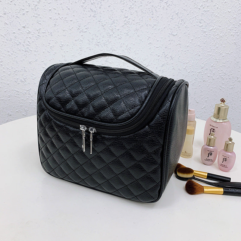 Fashionable Sling Hook Wash Cosmetic Storage Bag Product information: Pattern: Plaid Lining texture: Polyester Applicable scenario: home storage Color: Black, Black small size, white, white small size Applicable gender: neutral/both men and women Function