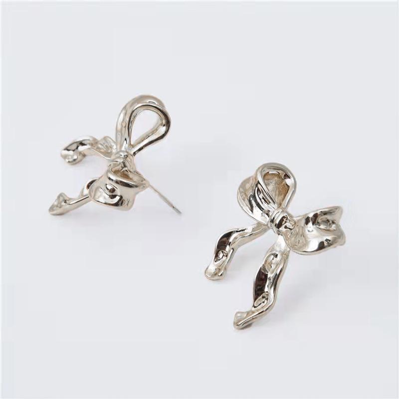 Bow Earrings Simple Style Fashionable And Versatile Earrings Product information: Treatment Process: Electroplating Color: gold, silver Material: Alloy Shape: Bow Packing list: A pair of earrings Product Image: Bow Earrings Simple Style Fashionable And Ve