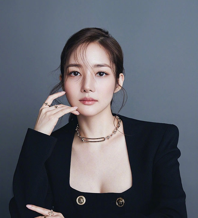 Suit, suit, dress Collar type: square collar Waist type: high waist Clothing placket: double breasted size Shoulder width bust Waist circumference Sleeve Length Length S 42 86 72 59 79 M 43 90 76 59 81 L 44 94 80 59 83 1. Asian sizes are 1 to 2 sizes smal