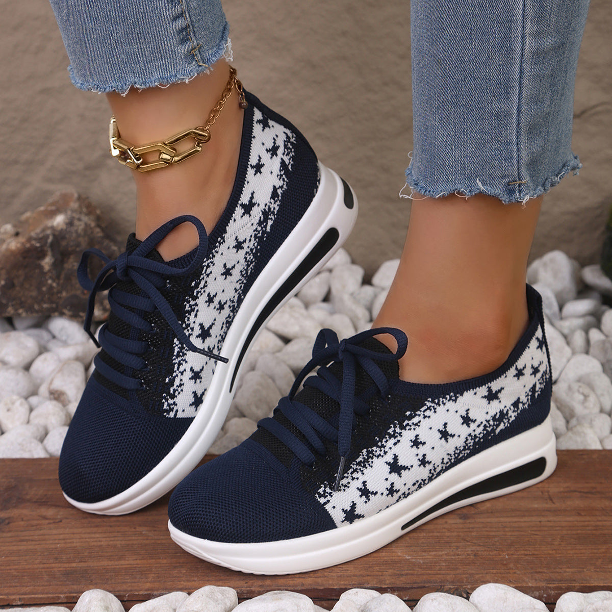 Fashion Lace-up Mesh Sneakers With Stars-printed Design Casual Thick Bottom Round Toe Flat Shoes For Women Non-slip Running Walking Sports Shoes Product information: Toe shape: round head Upper material: mesh cloth Heel height: low heel (1-3CM) Pattern: c