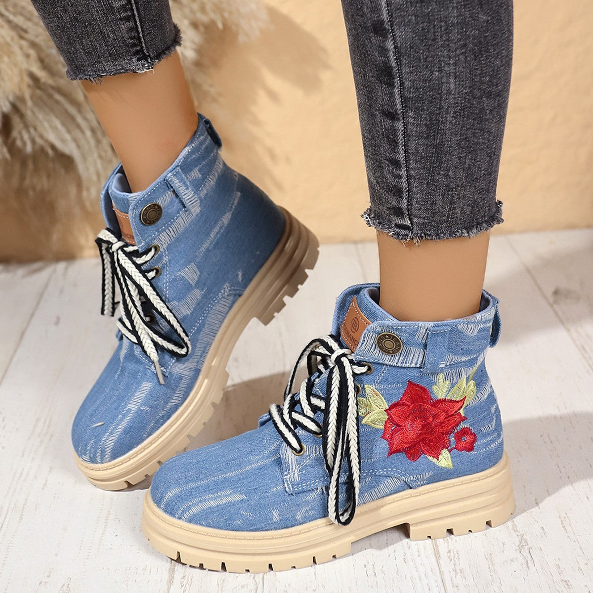 Lace-up Canvas Boots Fashion Rose Embroidered Shoes Round Toe Thick Heel Short Boot Women Product information: Product Category: Martin Boots Applicable age: adult Upper material: artificial PU Sole material: rubber Applicable gender: female Style: Europe