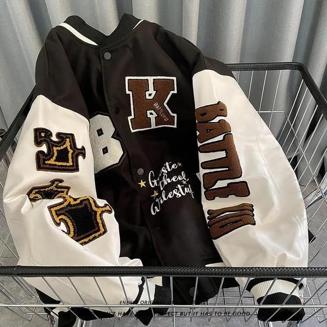 Embroidered Baseball Uniform Jacket Add the perfect finishing touch to any outfit with our Embroidered Baseball Uniform Jacket. A timeless classic, this retro quilted design is perfect for men and women alike. Featuring an eye-catching embroidered logo th