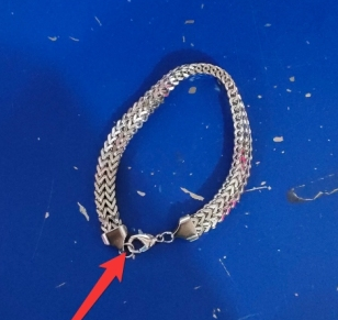 Stylish Stainless Steel Chain Bracelet For Men Personality Charm Chain Bracelets Male Jewelry Product information: Bracelets Type: Chain & Link Bracelets Gender: Men Metals Type: STAINLESS STEEL Style: TRENDY Material: Metal Chain Type: Link Chain Clasp T