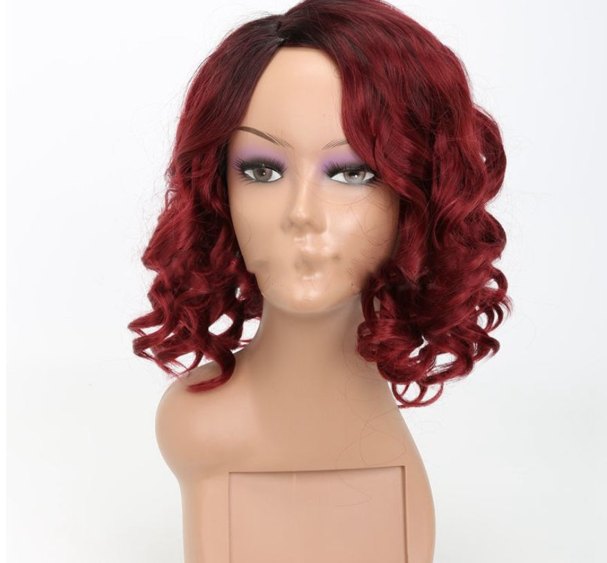 European beauty wig headgear Process: Mechanism Can dyed hot: Do not dye Hair material: high temperature wire Apply skin tone: any skin tone Applicable face; any face Liu Hai type; oblique bangs Color; R2/138 Length: 12inch 30cm Material: chemical fiber h