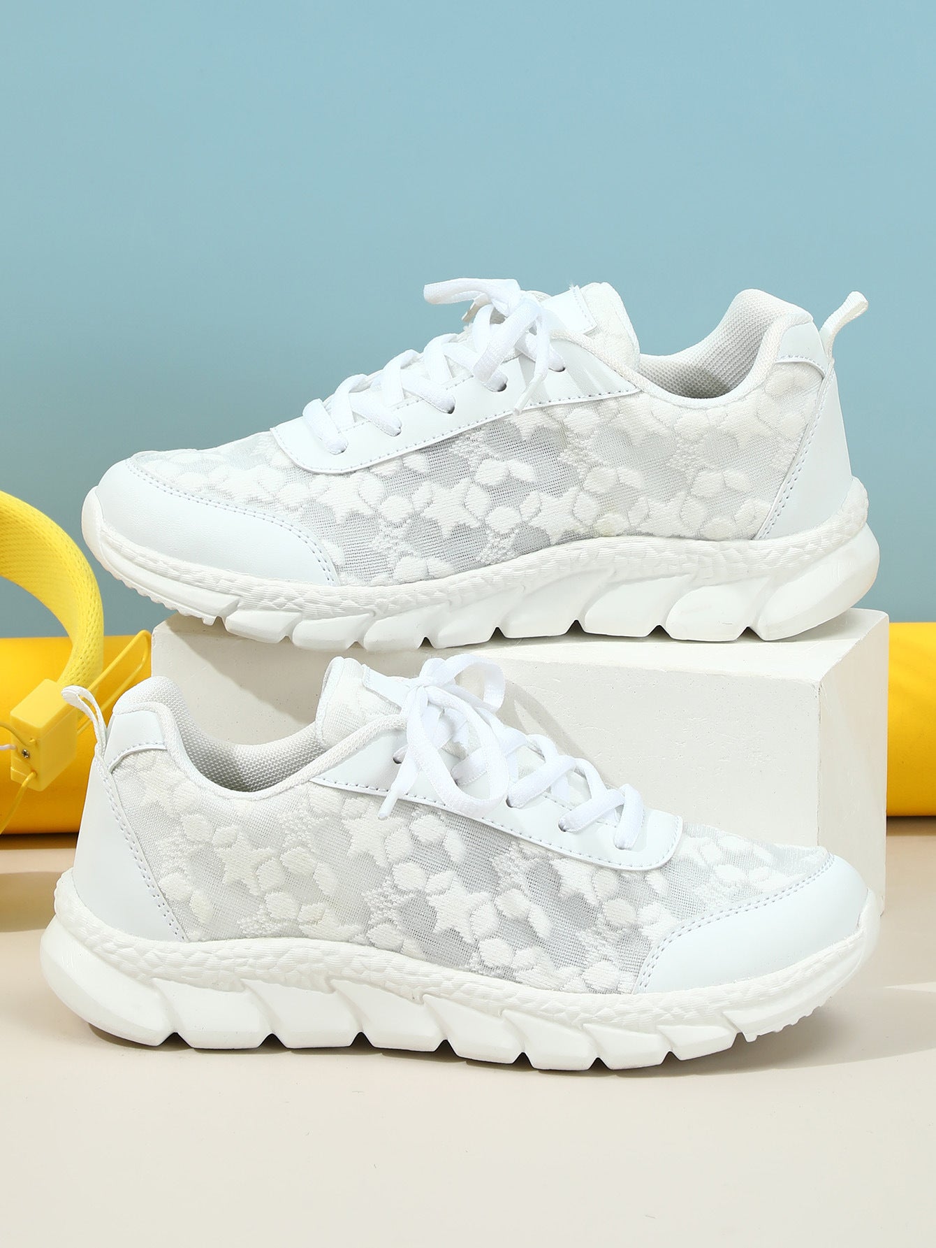 Breathable Lightweight Casual Women's Sports Shoes Product information: Color: White Upper height: low top Heel height: mid heel (3-5CM) Size: 35, 36, 37, 38, 39, 40, 41, 42, 43, 44 Sole craft: viscose shoes Cutting depth: shallow mouth (less than 7cm) So