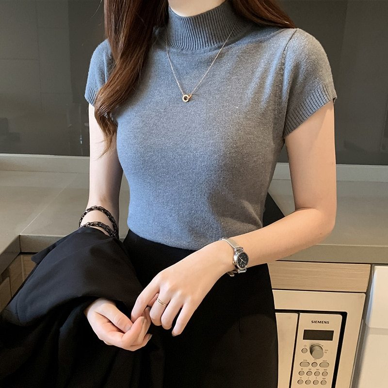 Short sweater with high neck bottoming sweater Fabric name: cotton blended Main fabric composition 2: Acrylic The content of the main fabric ingredient: 71%-80% Main fabric composition: polyester fiber (polyester) The content of main fabric ingredient 2:
