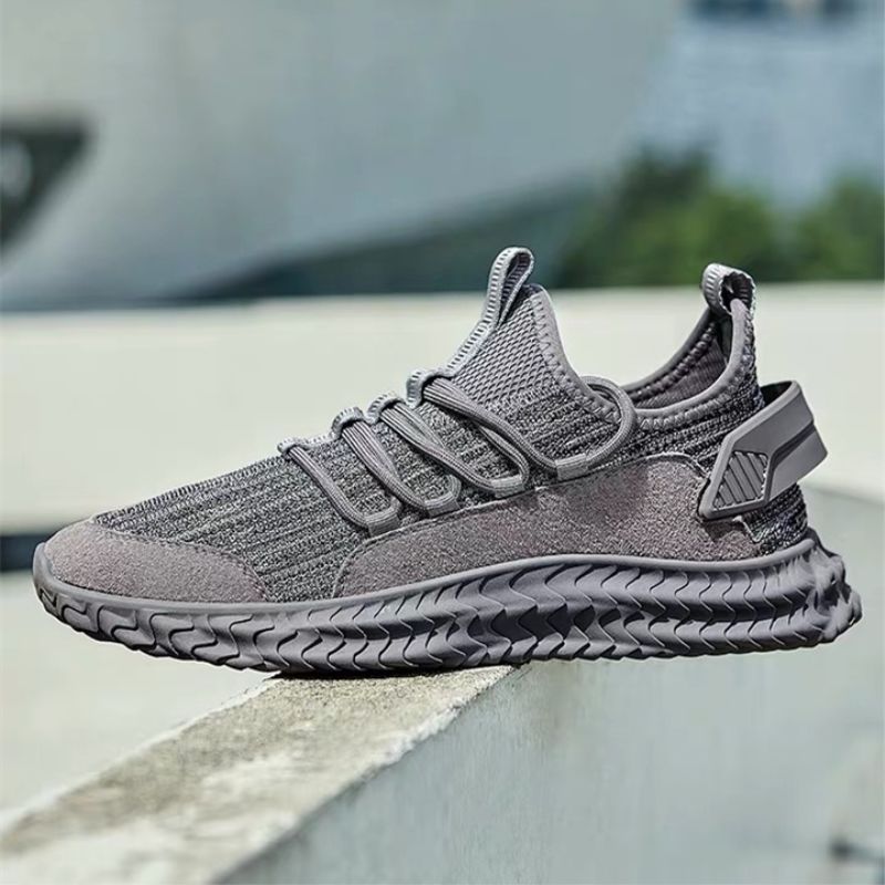 Flying woven men's sports shoes Suitable season: Spring, Autumn, Winter Popular elements: color matching, flying woven Upper material: mesh cloth Sole technology: injection shoes Color: black, grey Size: 39,40,41,42,43,44 1. Asian sizes are 1 to 2 sizes s