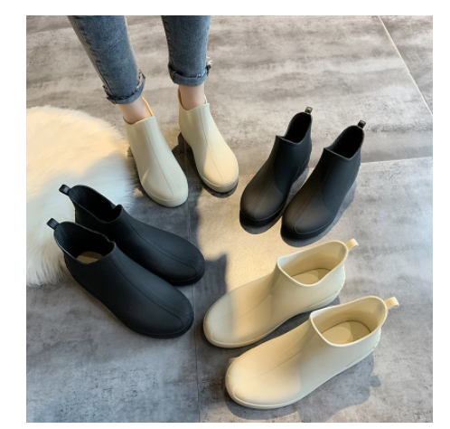 Trendy Rain Boots Men's Short Tube Non-slip Waterproof Shoes Product information: Sole material: plastic Applicable gender: neutral/male and female Tube height: low tube Popular elements: car suture Wearing style: sleeve/overshoes Function: non-slip Size