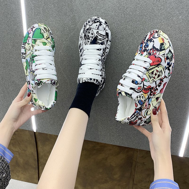 Women's Fashion Platform Casual Shoes Painted Sneakers Product information: Pattern: solid color Lining material: Microfiber Color: red, green, black Upper height: low top Heel height: flat heel Heel shape: flat heel Size: 35, 36, 37, 38, 39, 40 Sole craf