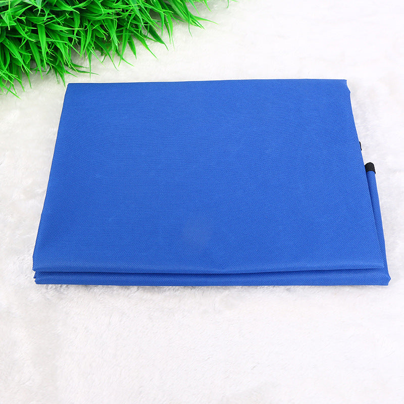 Pet supplies pet seat cushion Product Name: car pet pad Available colors: red, blue, black Product specification: M: 135 * 135 Applicable to: cat and dog Fabric: Oxford 600D + waterproof fabric Product Description: select high-quality fabric, fashionable