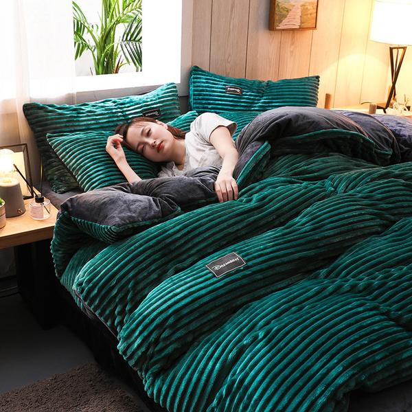 Corduroy Velvet Duvet Bedding Set Upgrade your bedroom this winter with our cozy and luxurious Thicken Corduroy Velvet Bedding Set. Made of double-sided thicken corduroy, this bedding set is sure to keep you warm and comfortable all winter long. The eco-f