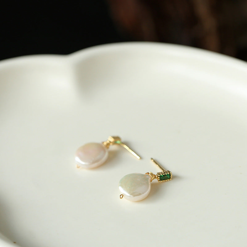 Natural Freshwater Baroque Pearl Earrings Product information : Material: Pearl Modeling: water drop shape Color: Emerald Baroque Pearl Size Information: The pearl is about 11*13*5mm. Packing list: A pair of earrings Natural Freshwater Baroque Pearl Earri
