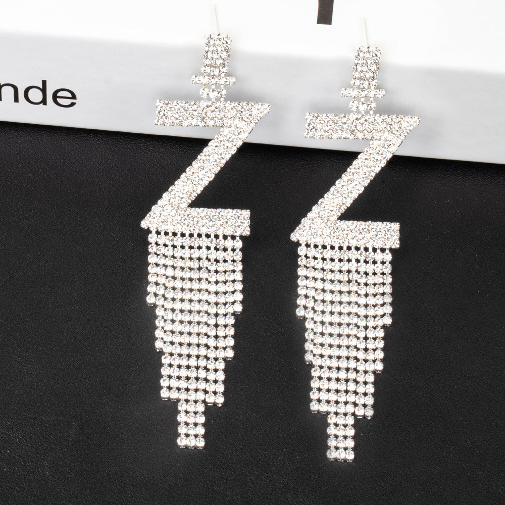 Fashion Jewelry 925 Silver Needle Ornaments Rhinestone Letter B Earrings Banquet Tassel Ear Ornaments Female Overview: 100% new design and high quality Must-have for fashion women Have a beautiful appearance Specifications: Material: rhinestone Modeling: