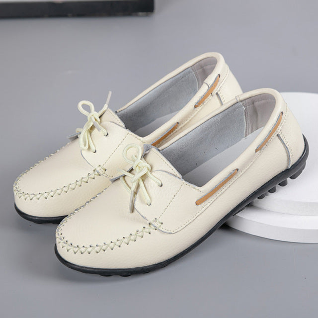 Women Flat Shoes Looking for a comfortable, stylish pair of shoes to take you through the season? Look no further than our Women Flat Shoes! Made from premium cow leather, these shoes are durable and breathable, perfect for keeping your feet cool during w