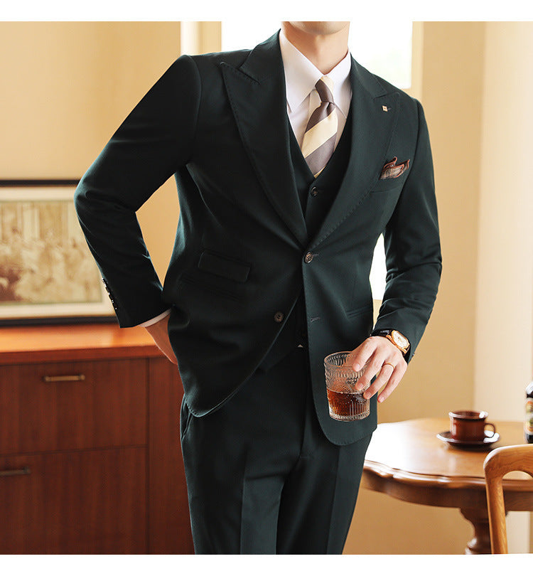 High-end Wedding Bridegroom Suit Suit Closure Collar Suit Three-piece Suit Men Caramel Product information: Thickness: regular Fabric name: corduroy Main fabric composition: linen Style: slim fit Style: Business Leisure Size: Unit: cm Note: 1. Asian sizes