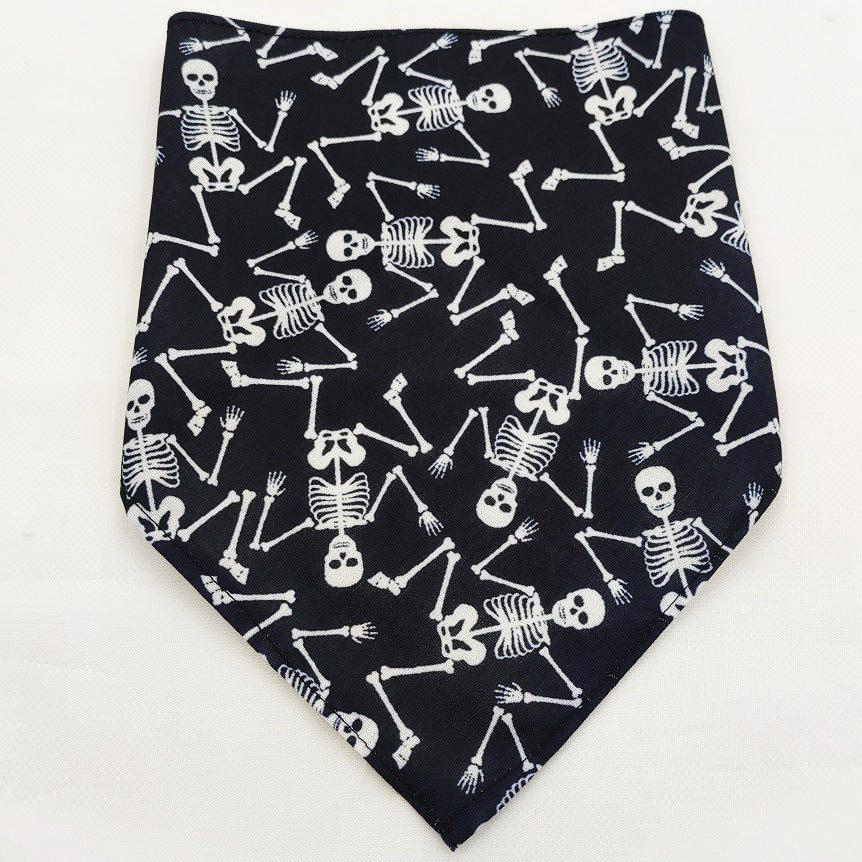 Pet Drool Towel Pet Scarf Pet Triangle Towel Product information: Material: Polyester Processing method: tie-dye Product Category: Saliva towel Packing list: Triangular scarf*1 Pet Drool Towel Pet Scarf Pet Triangle Towel Product information: Material: Po
