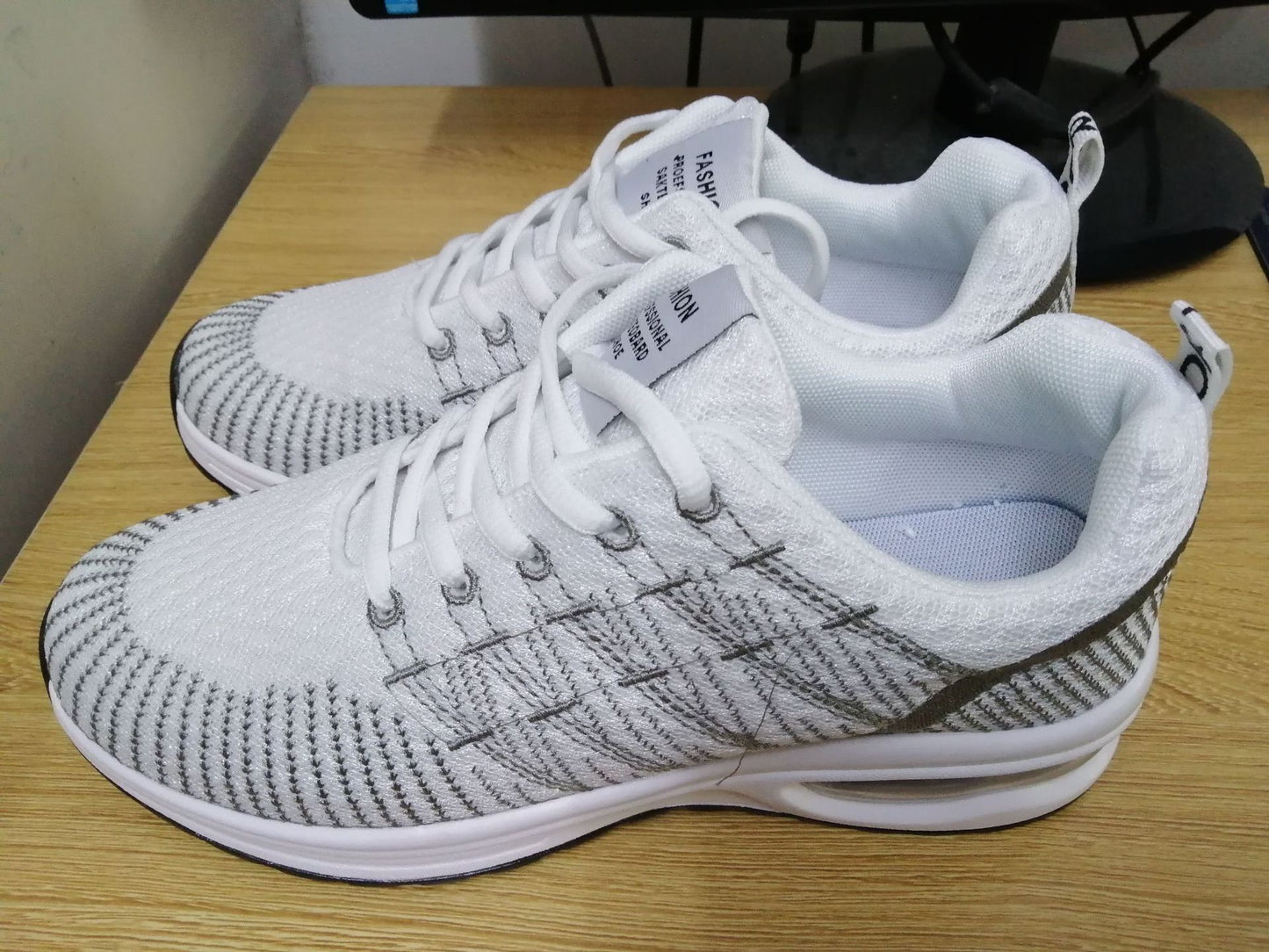 New Sports Shoes Casual Mesh Breathable Fitness Women's Shoes Overview: Unique design, stylish and beautiful. Good material, comfortable feet. A variety of colors, any choice. Specification: Style: Casual Upper material: mesh Cortical features: flying wea