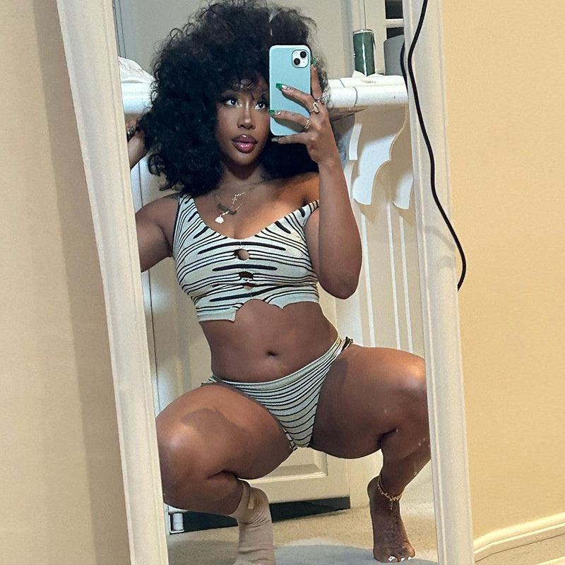 Stylish Women's Printed Shorts Set Product Details: Color: Apricot Material: Polyester Type: Set Pattern: Stripes Size information: Size: S/M/L Package contents: Top + shorts X1 Stylish Women's Printed Shorts Set Product Details: Color: Apricot Material: