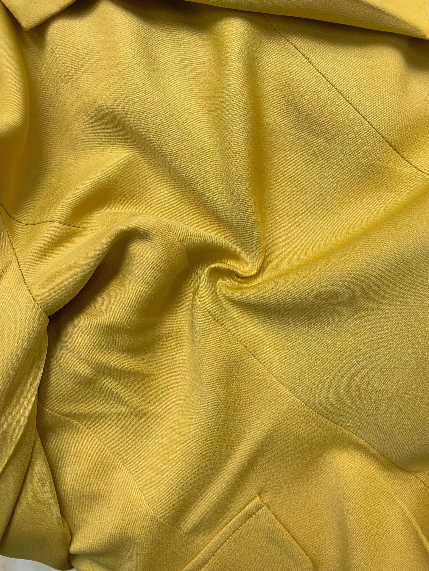 Stylish Temperament Long Sleeves Suit Cigarette Pants Suit Product information: Color: yellow, Rose Red, Blue Pants length: trousers Main fabric composition: Polyester (polyester fiber) Applicable Gender: Female Sleeve length: long sleeve Popular elements