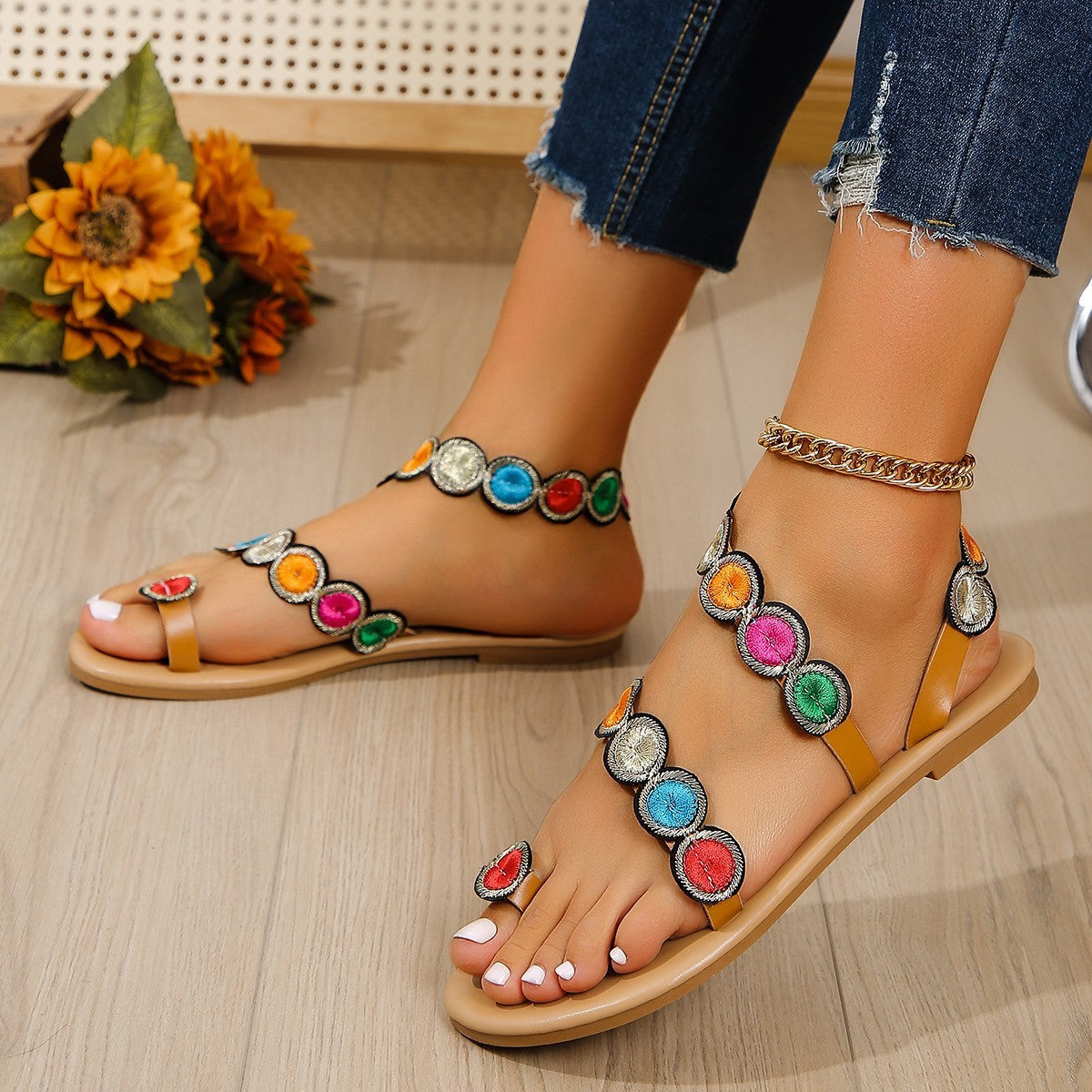 Fashion Peacock Embroidery Pattern Flat Sandals Summer Vacation Casual Clip Toe Beach Shoes For Women Product information: Upper Material:PU Sole Material:Oxford Toe Shape: Round Toe Lining Material: Microfiber Upper Height:Low Upper Style:Hollow Size Inf