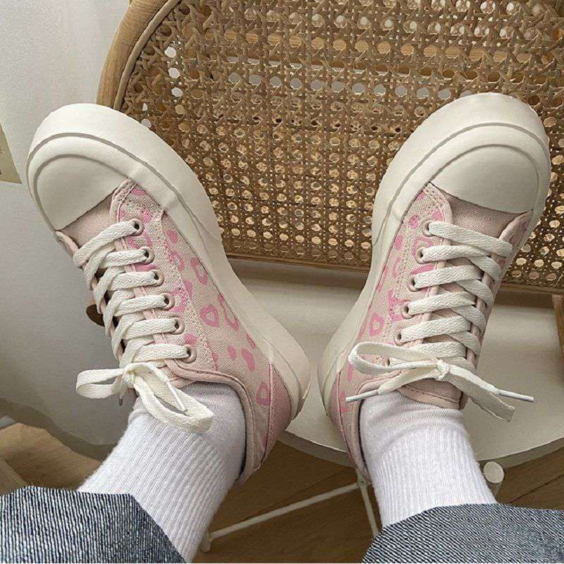 Women's Fashion Platform Low-Top Canvas Shoes Product information: Material: canvas Style: fashion and simplicity Features: light, non-slip, wear-resistant Colour: pink, white Size Information: Packing list: Canvas Shoes*1 pair Product Image: Women's Fash