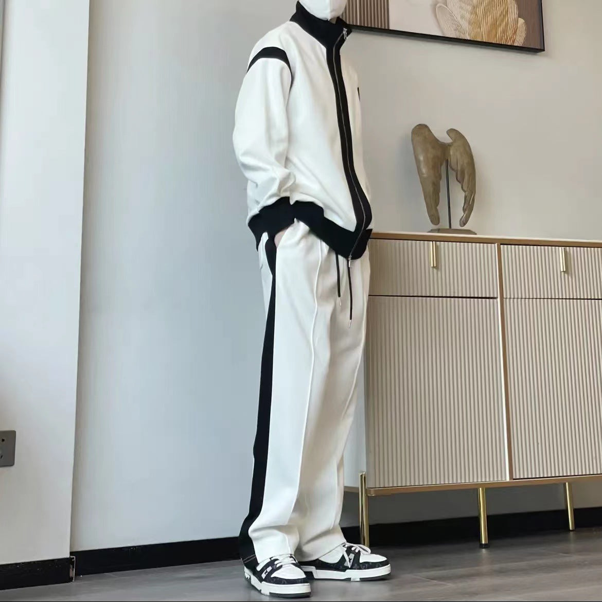 Boys And Girls Jacket Sweatshirt And Sweatpants Fashion Sports And Leisure Plus Size Loose Product information: Thickness: ordinary Fabric name: cotton blend Applicable scenarios: Leisure Top sleeve length: long sleeve Pants length: trousers Main fabric c