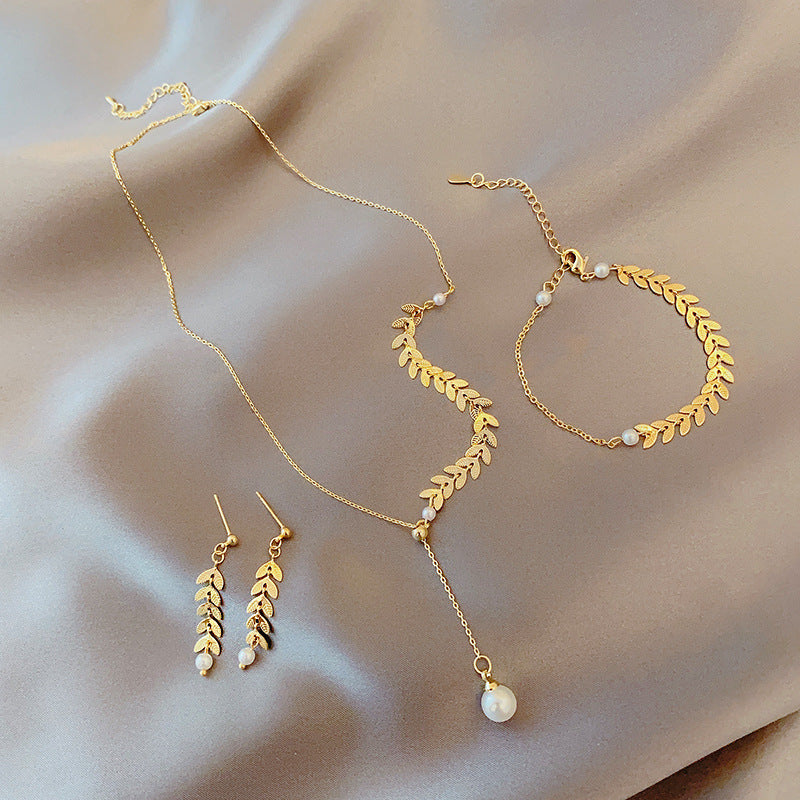 Special-interest Design Wheat Pearl Necklace Earring Bracelet Set Product information: Pattern: Wheat Treatment Process: Electroplating Color: X006 Gold, S002 Gold, E2098 gold Style: Women's Material: Alloy Style: Korean style Size: Packing list: Necklace