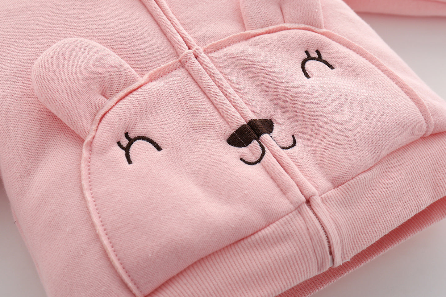 Baby hooded jacket Applicable age: 3 months 6 months 9 months 12 months 18 months 2 years old 3 years old Made of: Cotton style: Casual Collar type: round neck Applicable gender: female Whether to wear a hat: There is a hat that cannot be removed Color cl