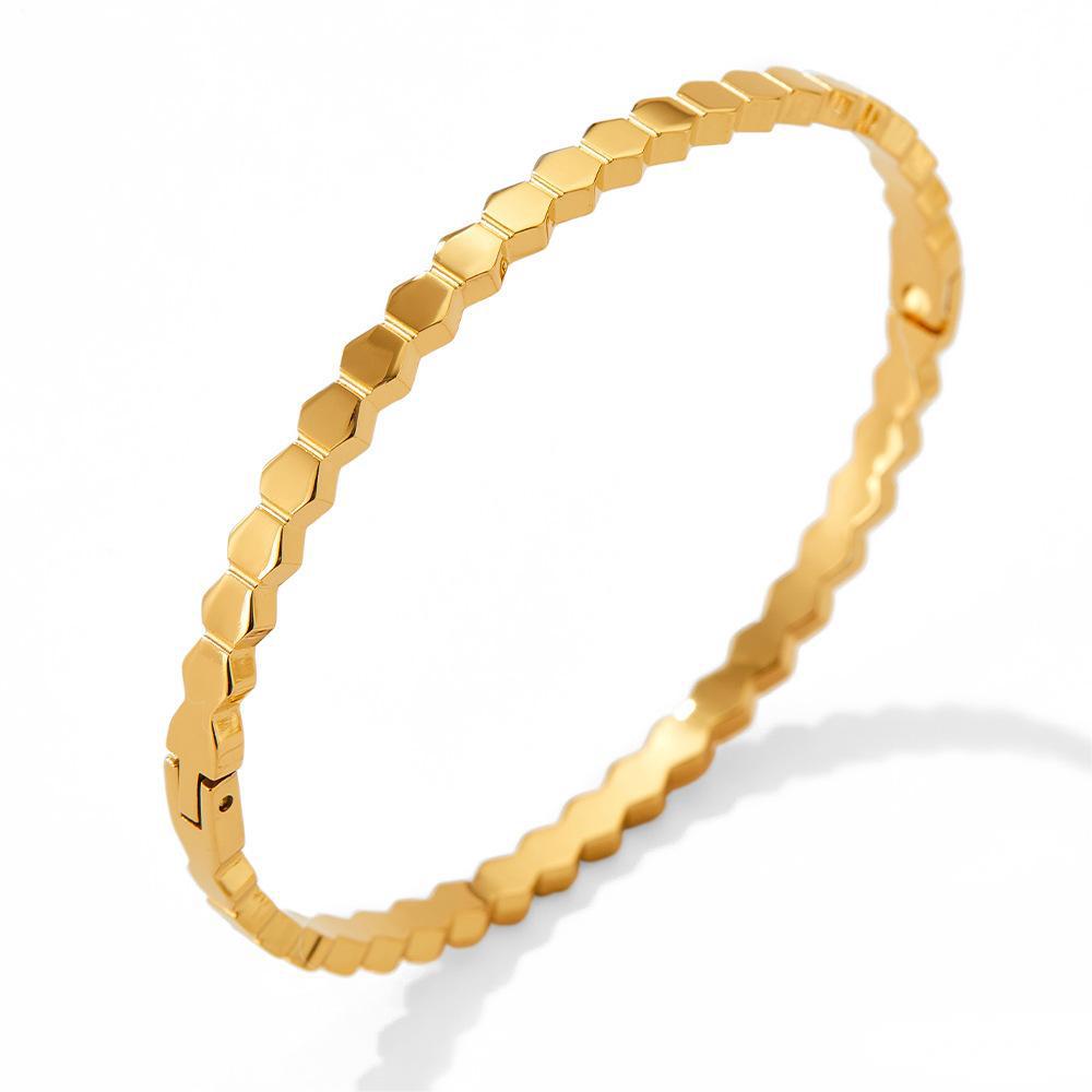 Ins Style Titanium Steel Bracelet Six-pointed Star Buckle Product information: Treatment Process: Diamond Color: TB7001,TB7002,TB7003,TB7004-p,TB7004-w,TB7005,TB7006,TB7007,TB7008,TB7009,TB7010,TB7011,TB7014,TB7034,TB7033,TB7039,TB7037,TB7035,TB7038,TB706