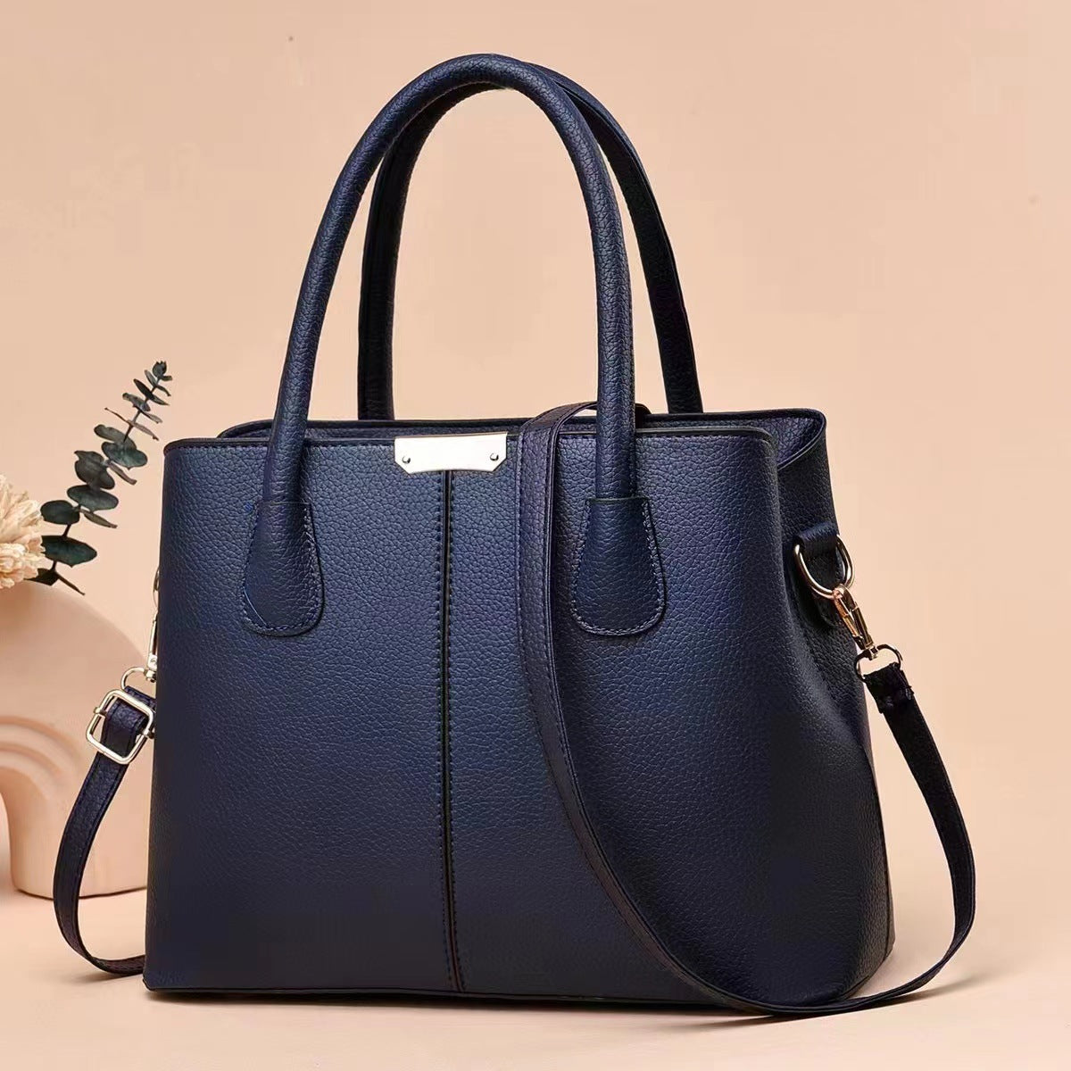 Women's All-match Fashionable Elegant Crossbody Shoulder Bag Product information: Lining texture: polyester cotton Applicable scenarios: Daily matching Color: black, wine red, red, blue Outer bag type: slit pocket Hardness: medium and soft Material: PU Su