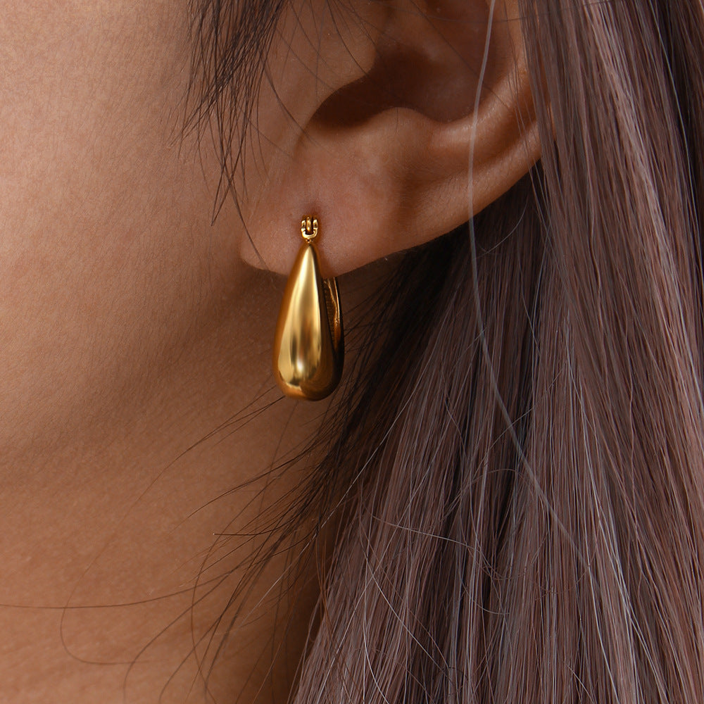 Evie Huggie Earrings Product information: Treatment Process: Electroplating Color: U-shaped earrings Style: Women's Material: Stainless steel Shape: Geometry Size: 2.1*1.6*0.7CM Features: waterproof, anti-rust, anti-allergy Packing list: Women's Earrings