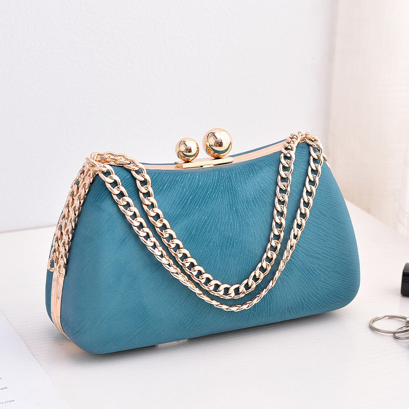 Chain Handbags Fashion Luxury Dress Party Dinner Bags For Women Crossbody Shoulder Bag Product information: Material:PU Shape:Pillow Fashion element:Embossing Closure:Lock Color:silver,blue,green,black,pink Size:22*7.5*13cm Packing list: Shoulder Bag*1 Pr