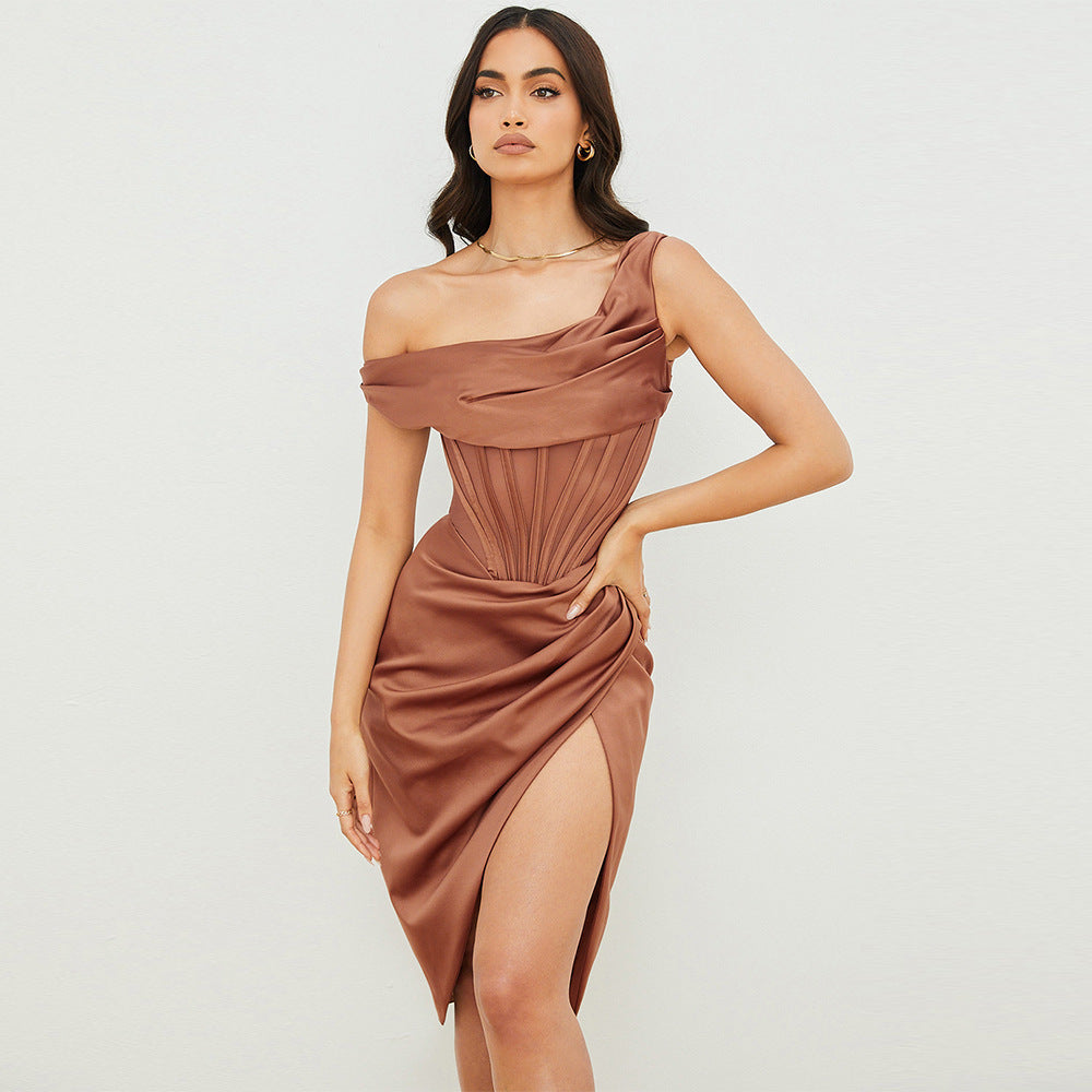 Summer Shoulder Stitching Irregular Slit Dress Product information: Color: white, black, red, light green, brown Sleeve type: sleeveless Main fabric composition: Polyester (polyester fiber) Size: S,M,L,XL Skirt Category: Dress Popular elements: Folding St