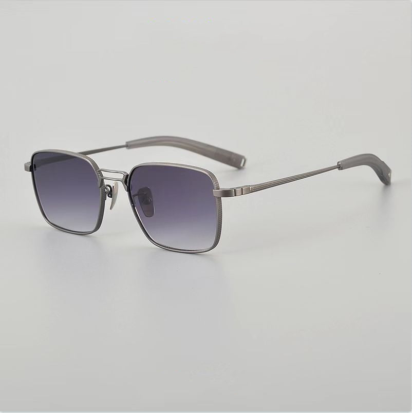 New Pure Titanium Glasses Frame Design Pilot Personality Fishing Driving Outdoor Men And Women Sunglasses Frame Product information: Popular elements: ten thousand words Frame color: gray pieces, gun gradually Gray, vintage tea pieces, silver green pieces